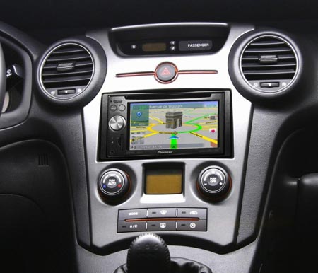 Pioneer AVIC-F900BT: внешний вид после монтажа